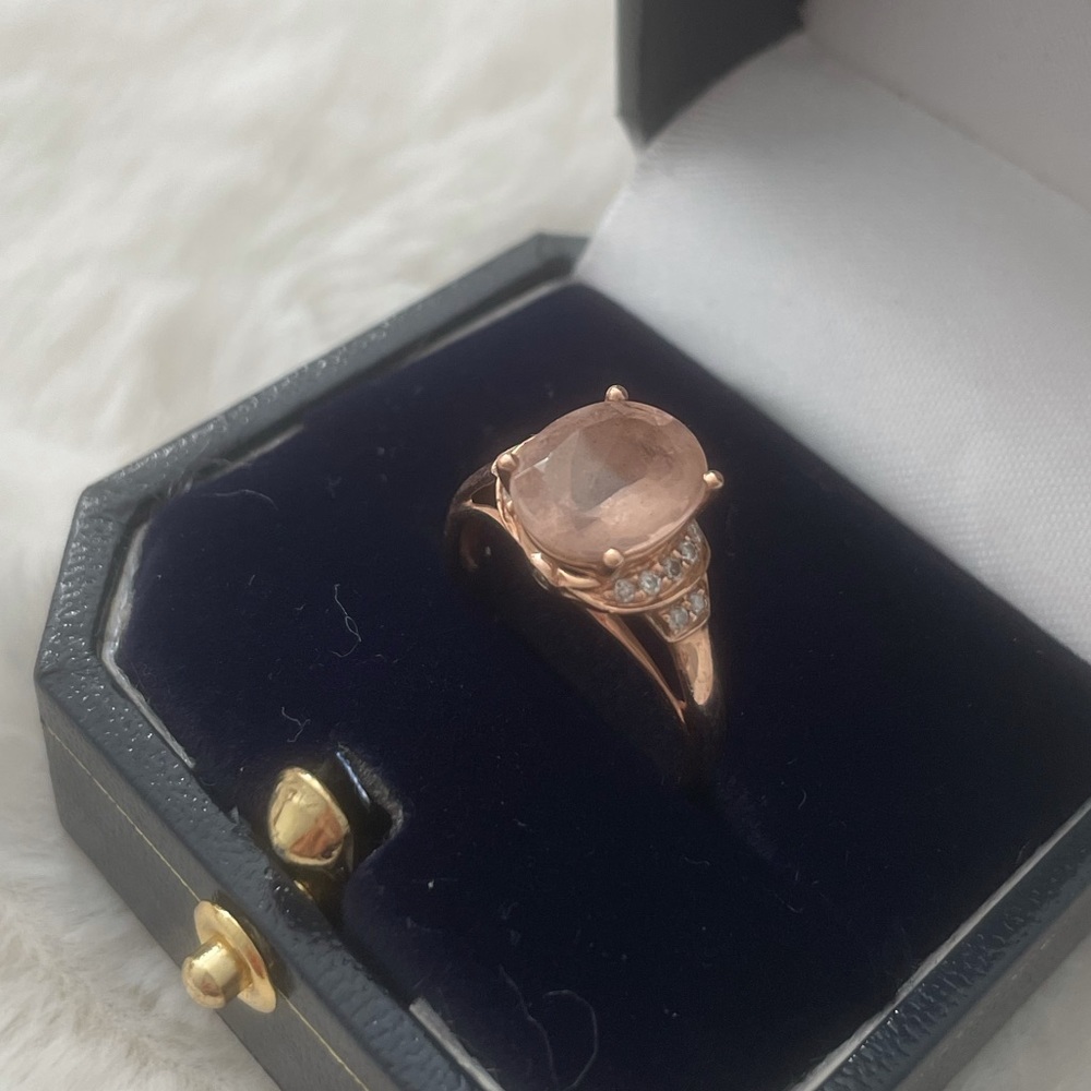 Morganite engagement ring set in rose gold - Picture 4 of 5